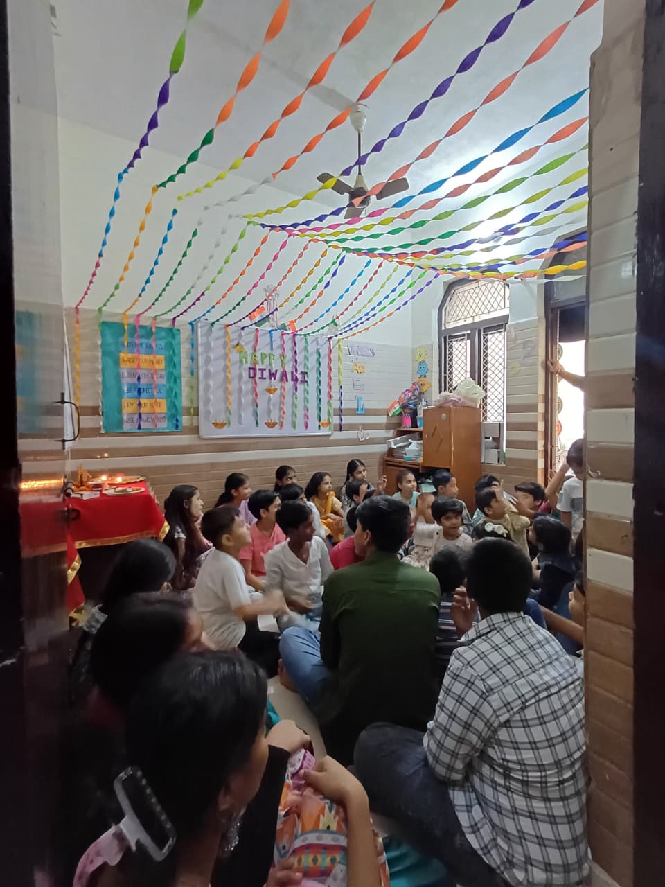 Children studying together at Shiksha Foundation
